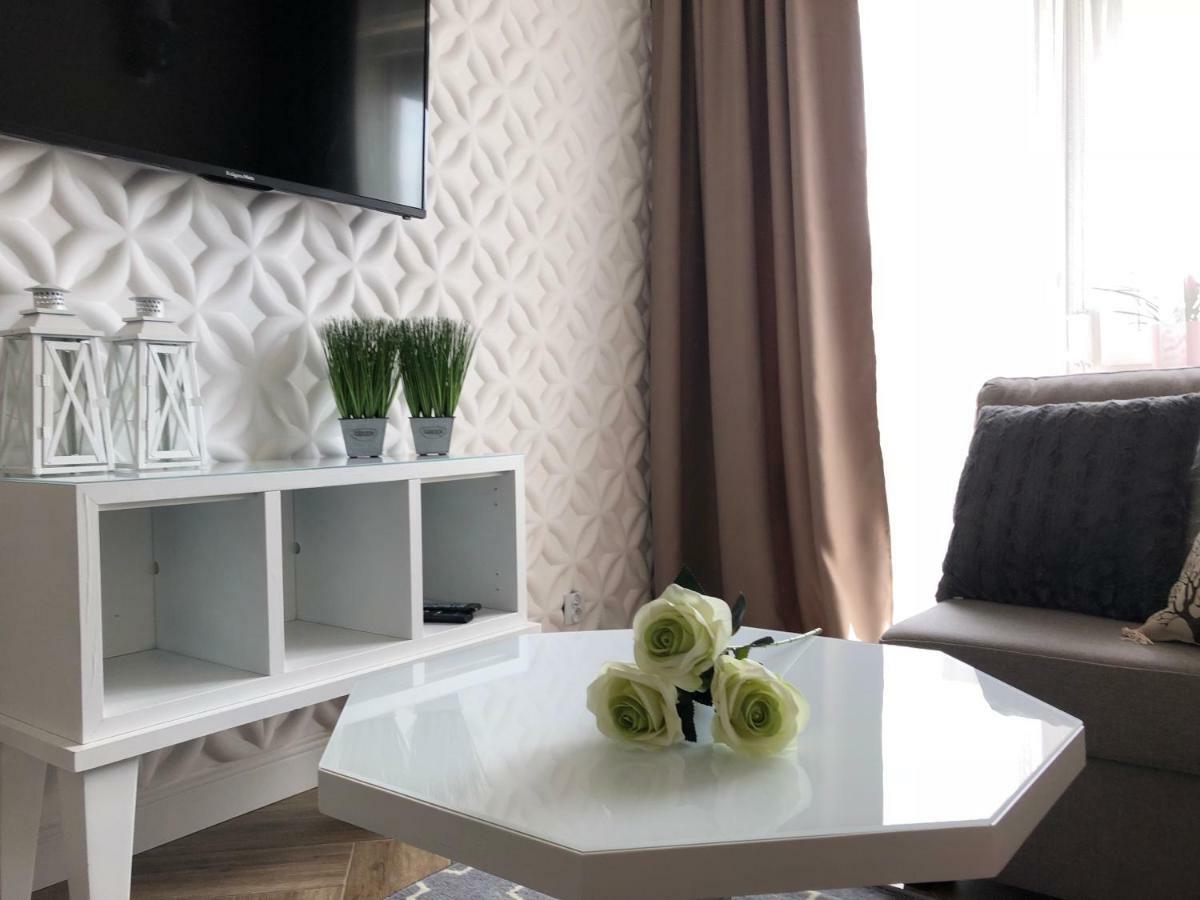 Family & Business Elegant Apartments Ul Warszawska - 2 Bedroom, Balcony, Parking Kielce Exterior photo